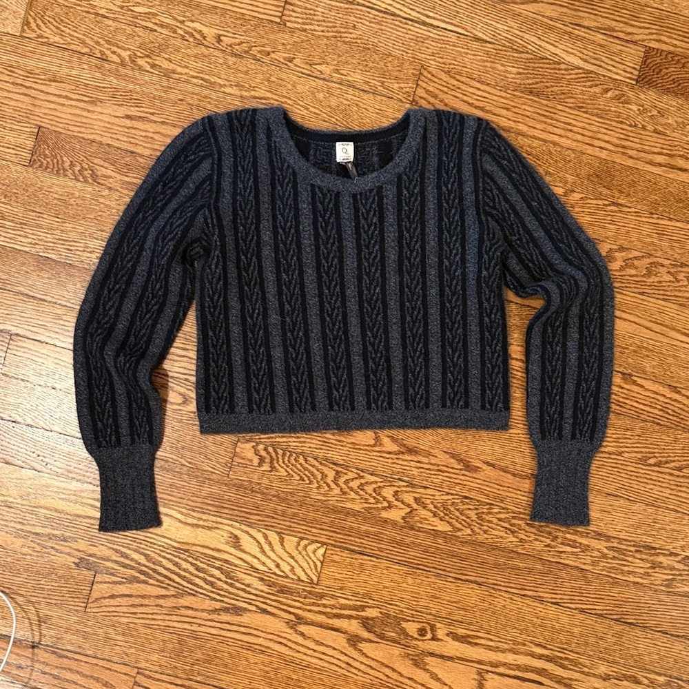 Elegant Cable Knit Cashmere Sweater